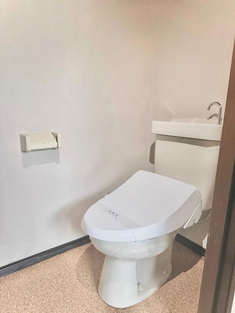 OEH Apartment toilet