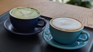 Cafes and bakeries near hirakata station