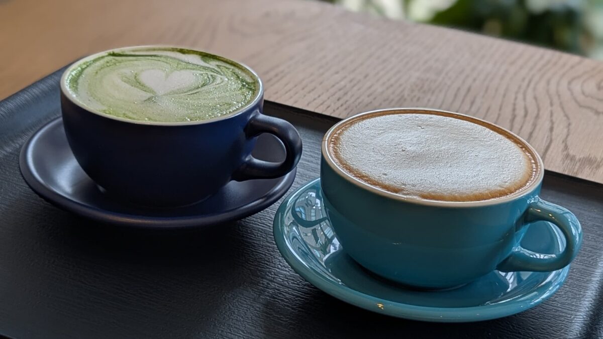 Cafes and bakeries near hirakata station