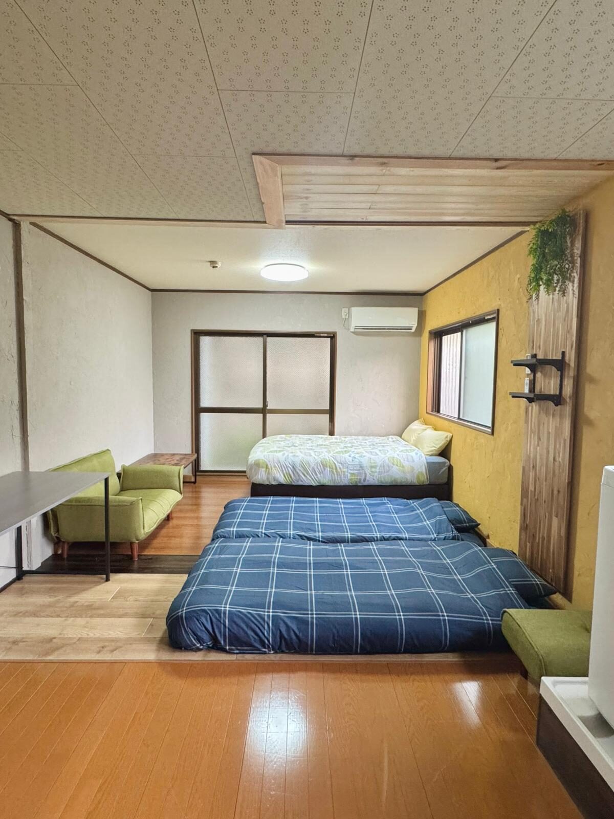 private apartment 4 people