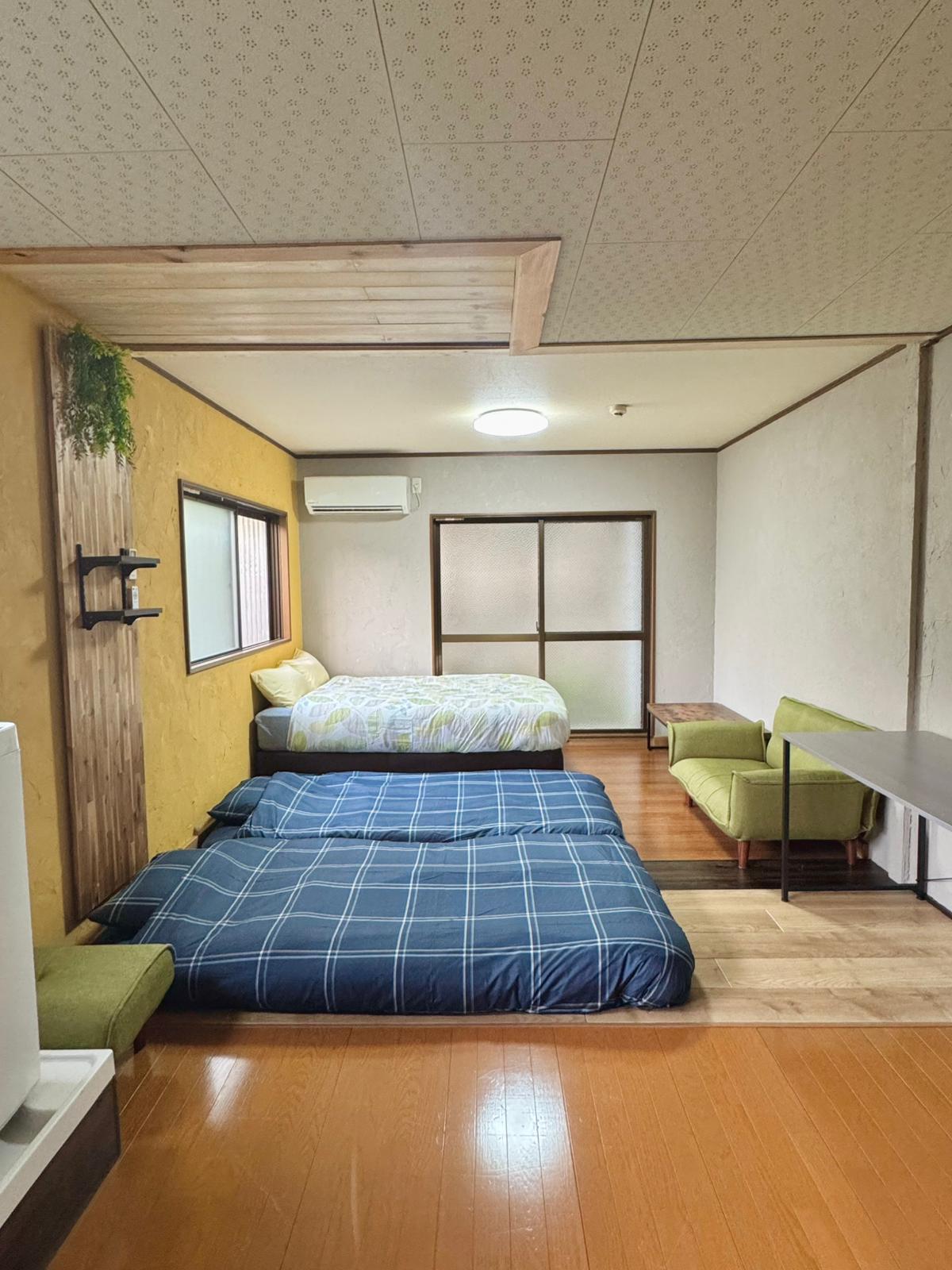 private apartment 4 people